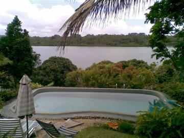 Het apartement biedt uitiicht over de lagune van Port Vila. 